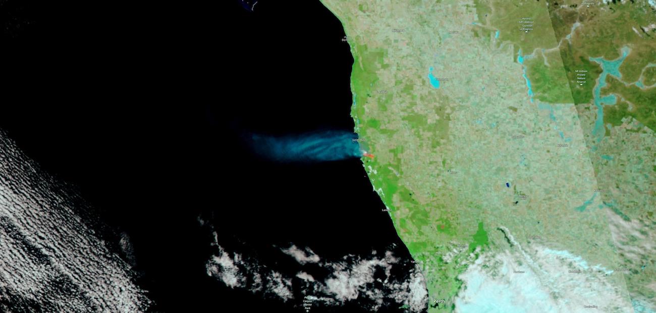 False-color image of a bushfire near Jurien Bay, western Australia on 13 December 2022 captured by the VIIRS instrument aboard the joint NASA/NOAA Suomi NPP satellite