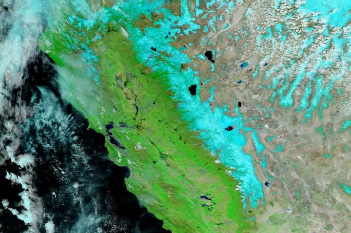 False-color image of snow in California on 5 April 2023. Image acquired by the VIIRS instrument aboard the NOAA-20 satellite