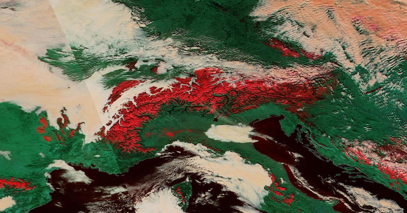 False color image of snow in the Alps on 21 December 2021 from the VIIRS instrument aboard the joint NASA/NOAA NOAA-20 satellite