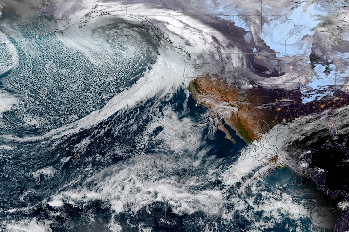 GeoColor image of an atmospheric river moving over the Pacific Northwest of USA on 4 December 2023 at 22:40 UTC from the ABI instrument aboard the GOES-West satellite