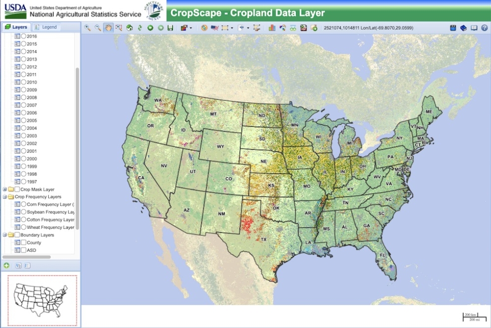Colors in this screenshot of the USDA CropScape tool indicate specific crops. Note the high concentration of yellow (corn) in Illinois, Iowa, and Indiana and the bright red indicating cotton in west Texas. Image: USDA CropScape.