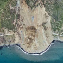 Photo of the Mud Creek landslide near Big Sur, CA