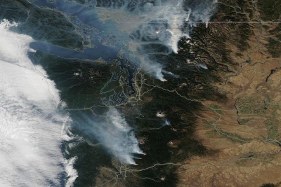 True color image of fires and smoke in Washington State, USA on 16 October 2022 captured by the MODIS instrument aboard NASA's Aqua satellite