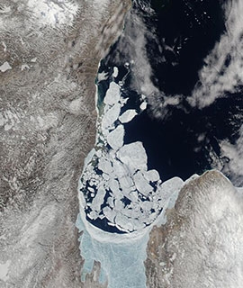 Ice breakup in the Amundsen Gulf, Canada - feature grid