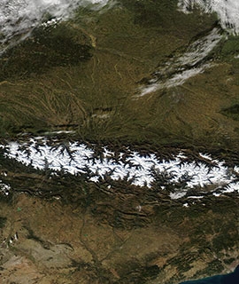 Snow in the Pyrenees Mountains - feature grid