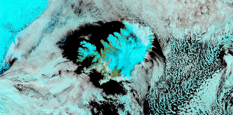 Snow in Iceland on 26 April 2020 (Aqua/MODIS)