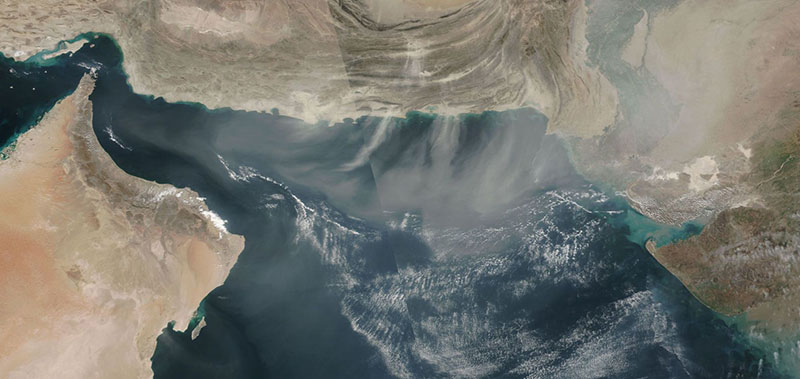 Dust blowing off the coast of Pakistan on 5 January 2019 (Suomi-NPP/VIIRS)